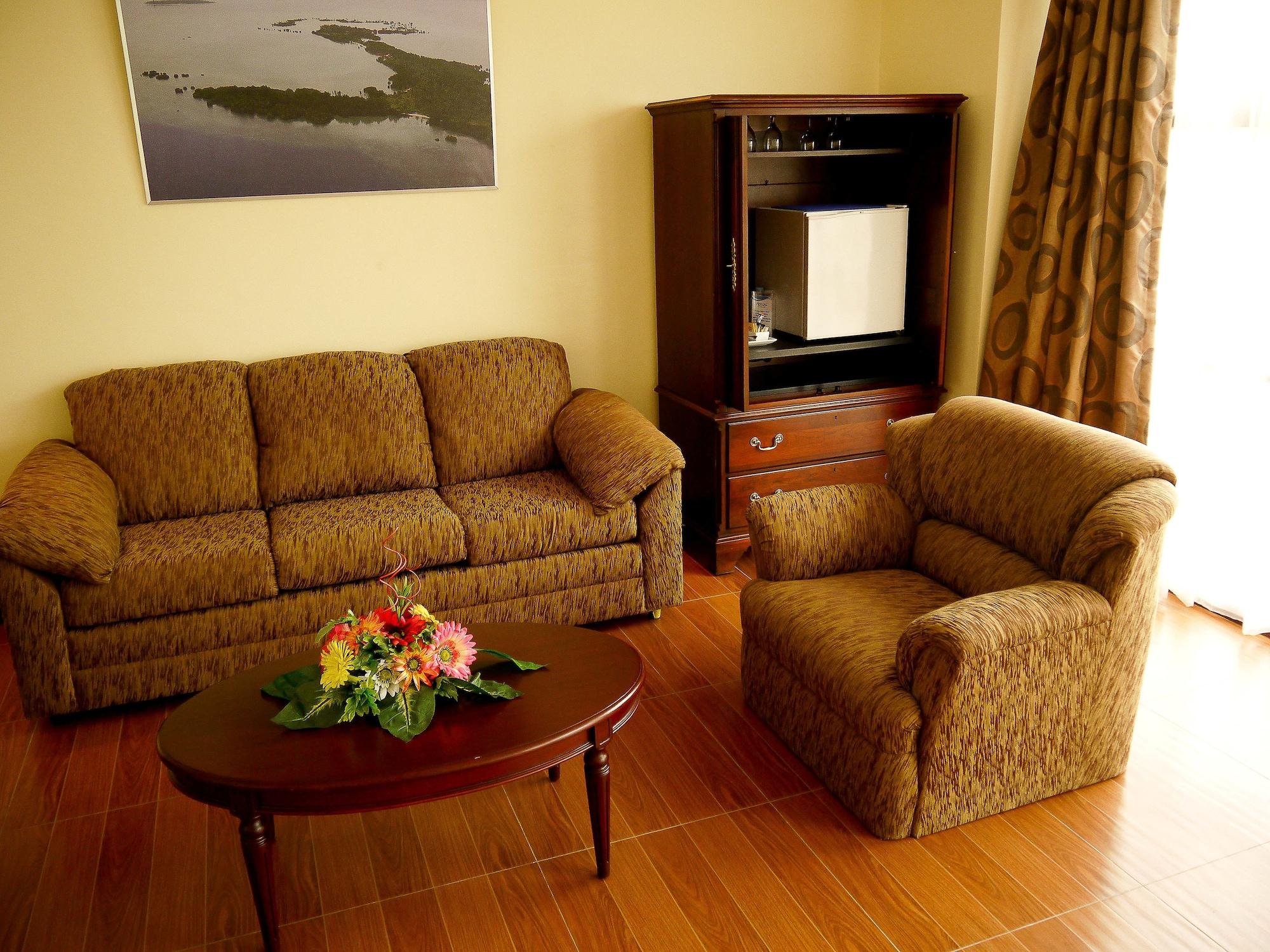 เฟอร์ซอล โฮเต็ล เปอร์โต ปรินเชสซา Hotel Puerto Princesa ภายนอก รูปภาพ