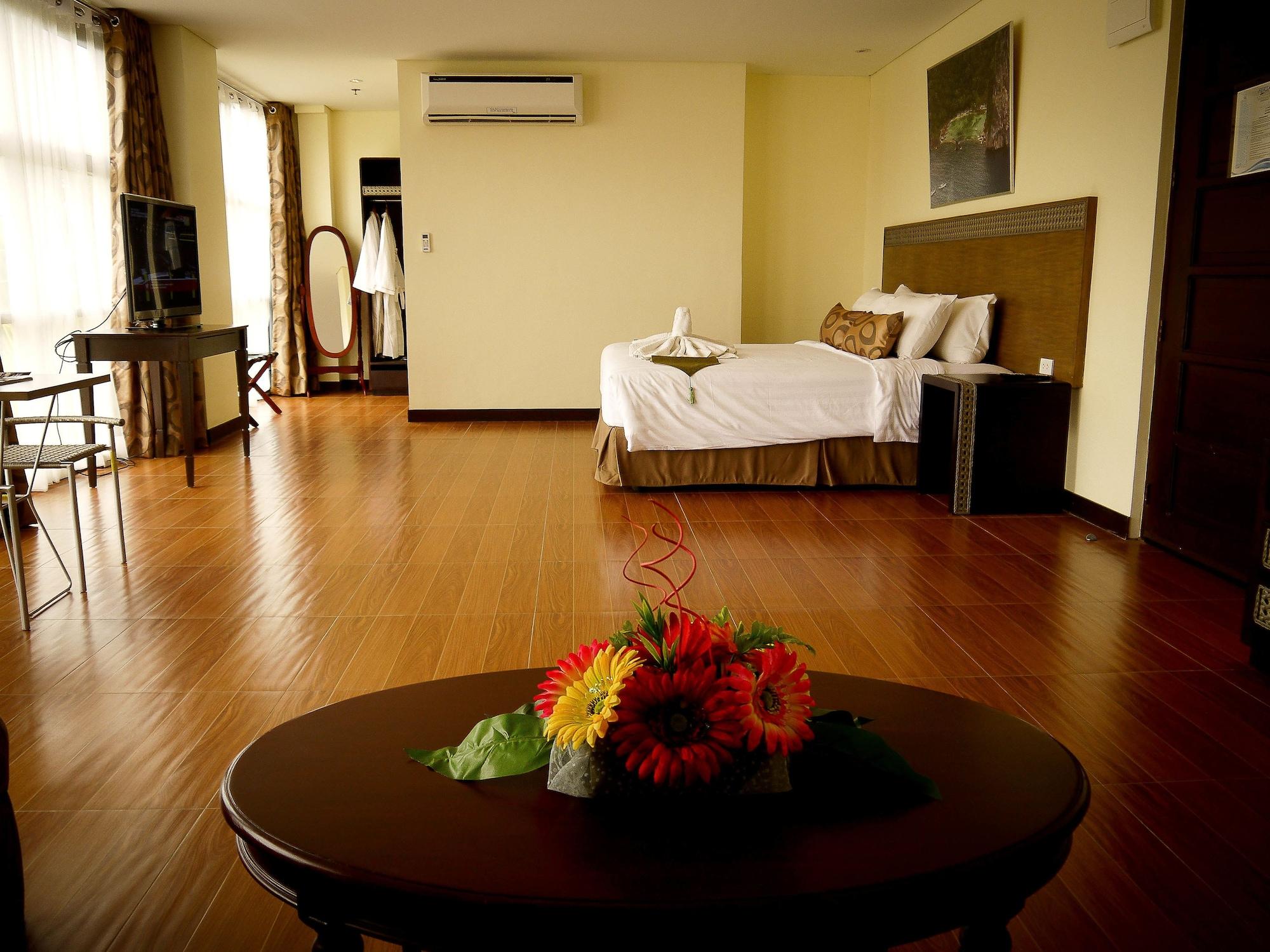 เฟอร์ซอล โฮเต็ล เปอร์โต ปรินเชสซา Hotel Puerto Princesa ภายนอก รูปภาพ