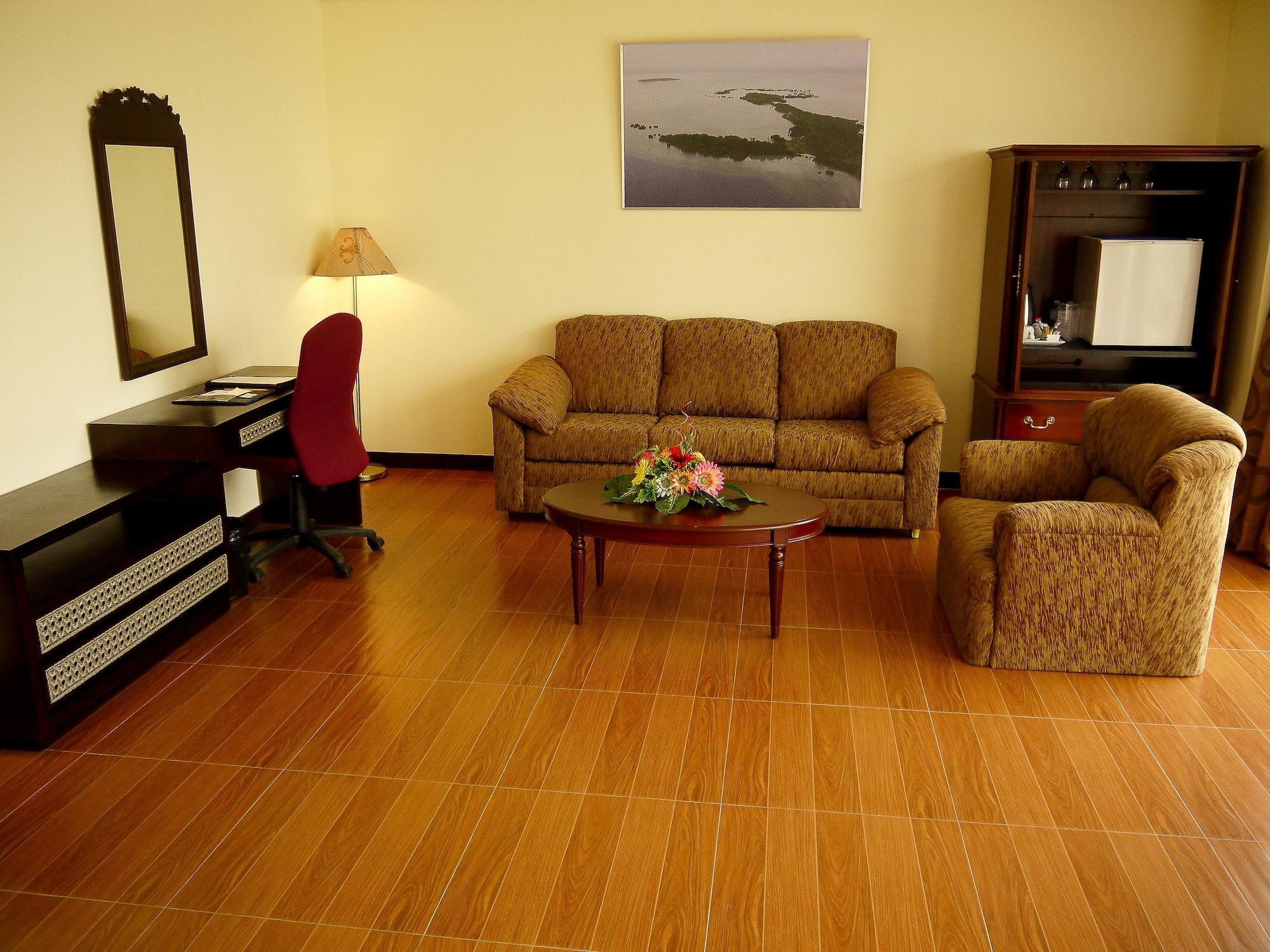 เฟอร์ซอล โฮเต็ล เปอร์โต ปรินเชสซา Hotel Puerto Princesa ภายนอก รูปภาพ