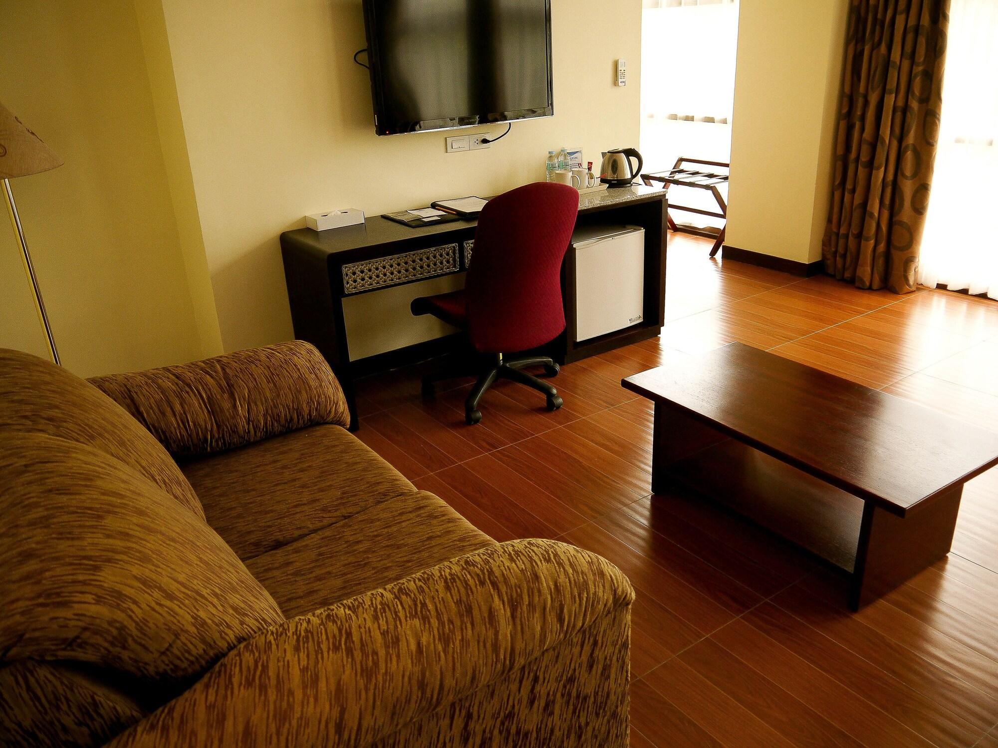 เฟอร์ซอล โฮเต็ล เปอร์โต ปรินเชสซา Hotel Puerto Princesa ภายนอก รูปภาพ