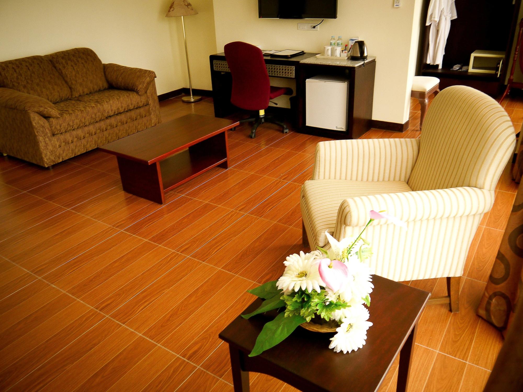 เฟอร์ซอล โฮเต็ล เปอร์โต ปรินเชสซา Hotel Puerto Princesa ภายนอก รูปภาพ
