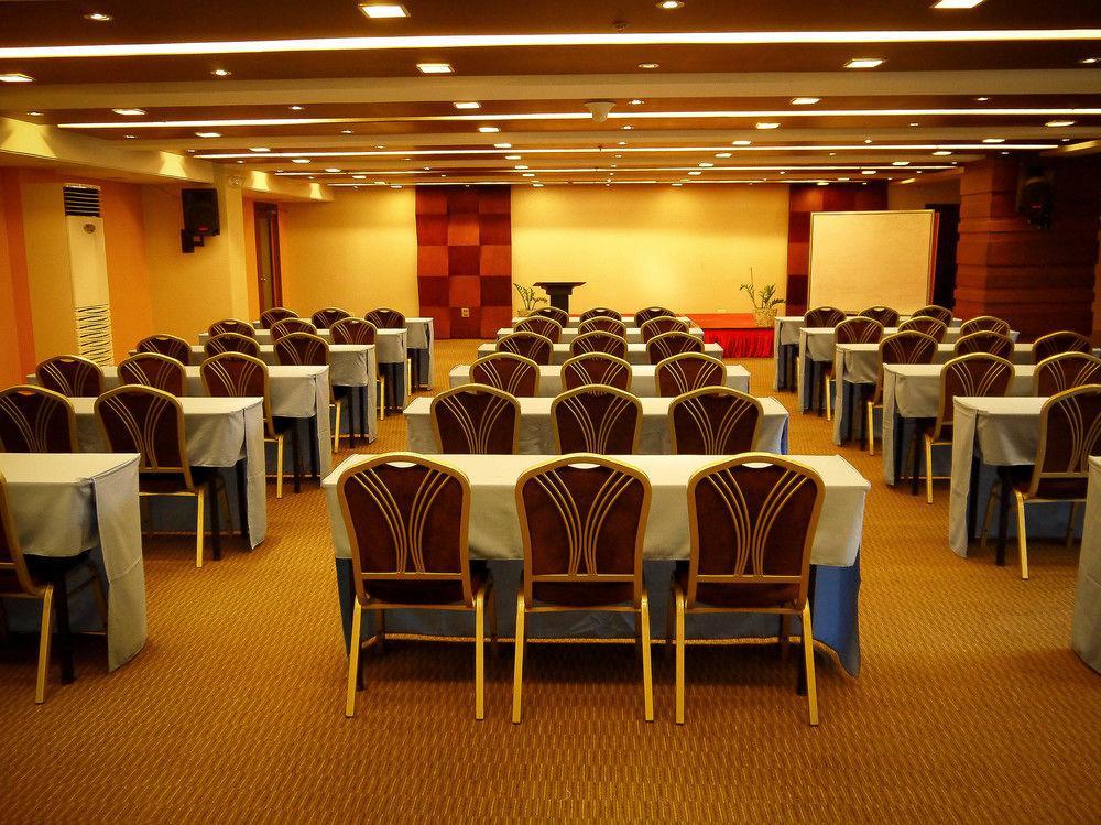 เฟอร์ซอล โฮเต็ล เปอร์โต ปรินเชสซา Hotel Puerto Princesa ภายนอก รูปภาพ